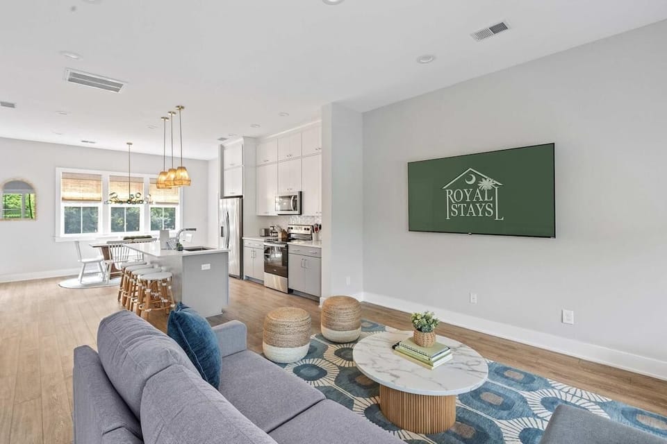 House, Multiple Beds (Sincerely Shem II- 7 min to Beach and) | Living area