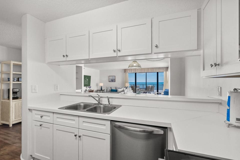 Condo, Multiple Beds (Beachfront Breeze @ Sea Castle North ) | Private kitchen