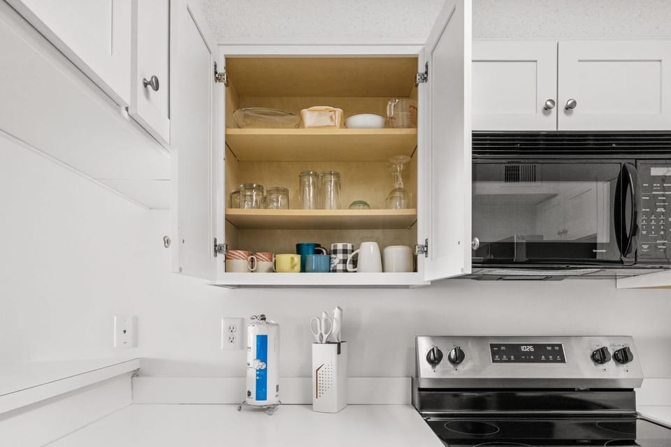 Condo, Multiple Beds (Beachfront Breeze @ Sea Castle North ) | Private kitchen