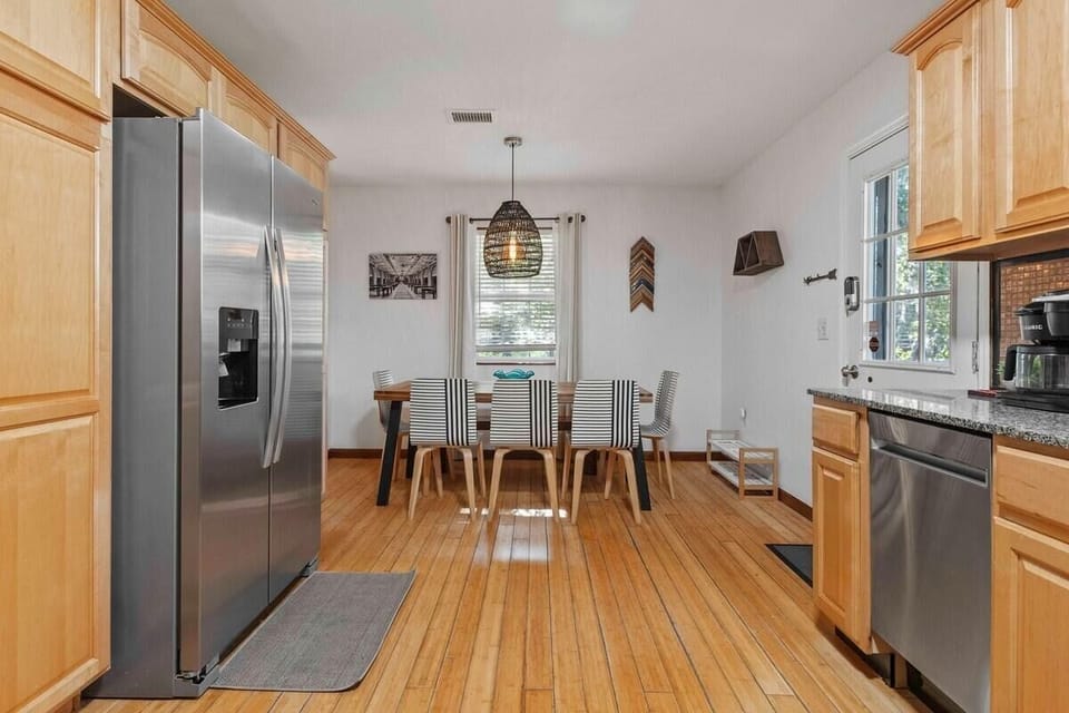 House, Multiple Beds (The Endless Summer-Hot Tub-7 beds) | Private kitchen