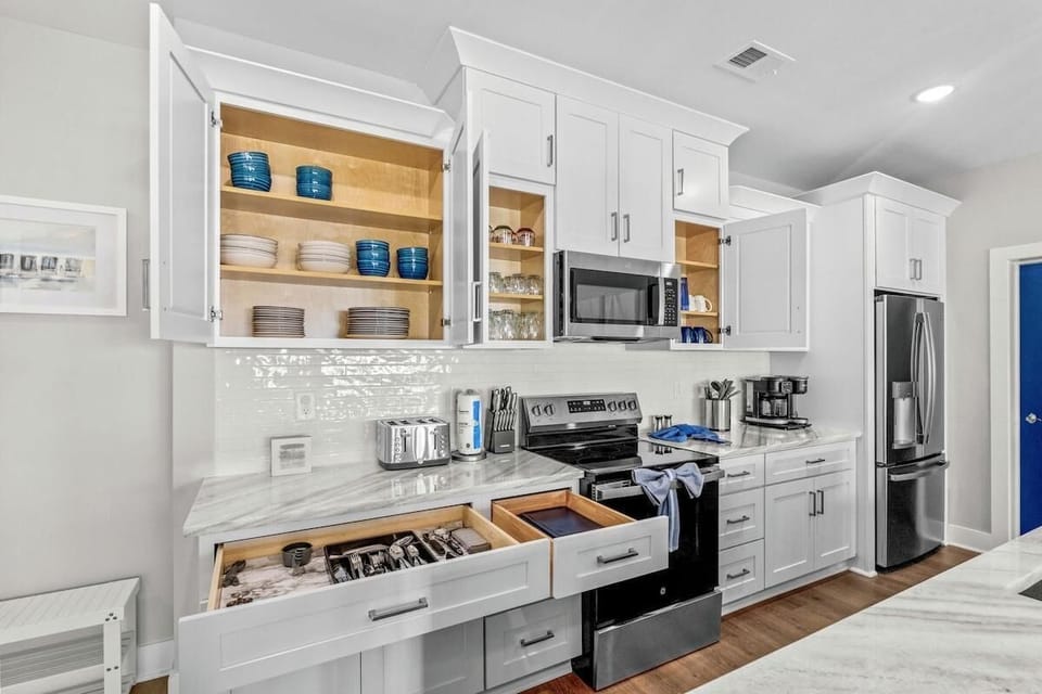 House, Multiple Beds (Almost Heaven on Sunset-Pool-Walk to ) | Private kitchen