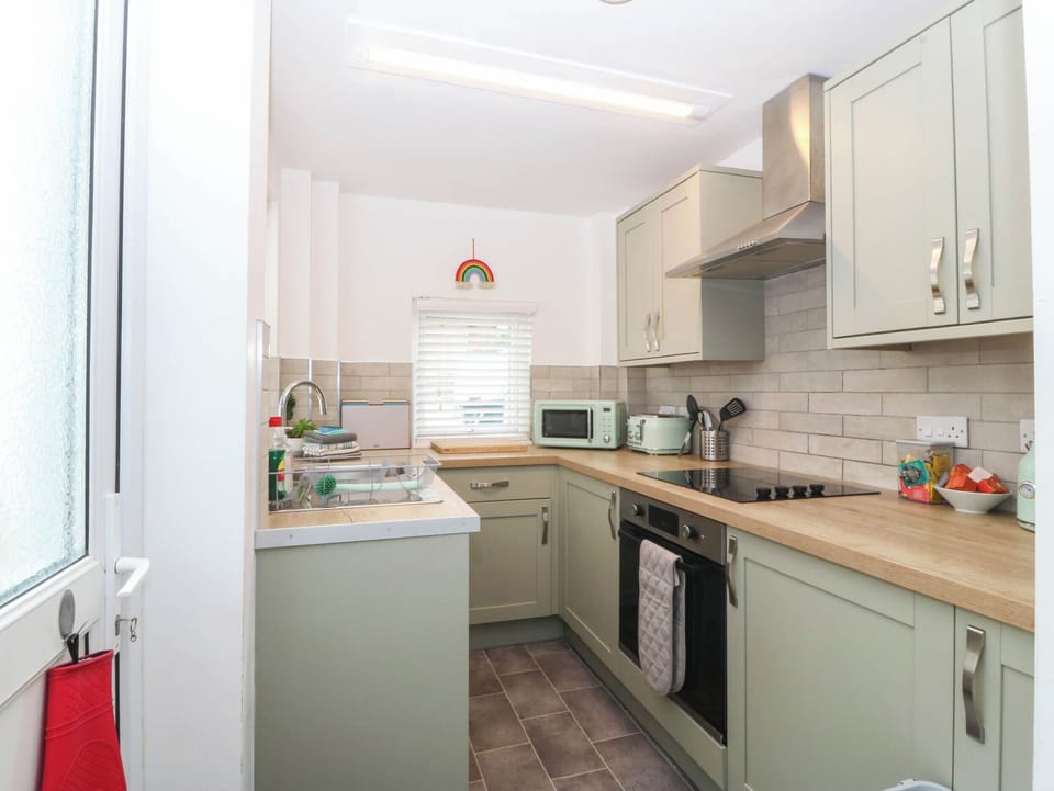 Dishwasher, cookware/dishes/utensils