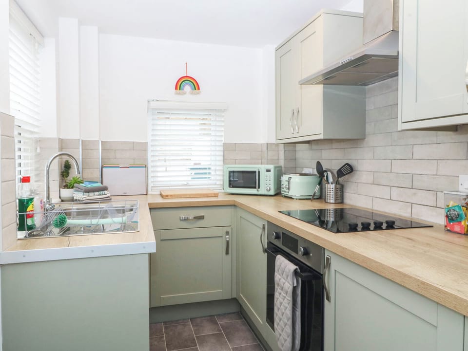 Dishwasher, cookware/dishes/utensils