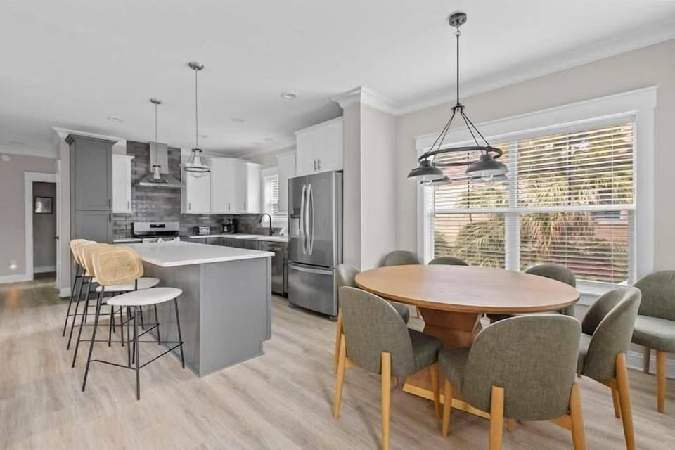 House, Multiple Beds (Beach Belle- Pet Friendly- Luxury Edi) | Dining