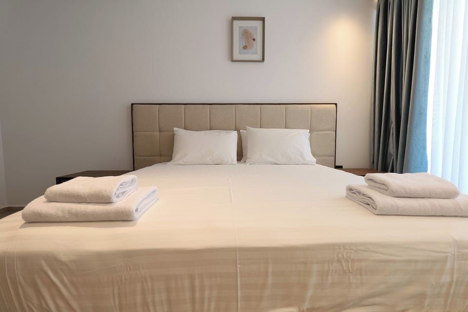 Apartment, 2 Bedrooms | WiFi (free), bed sheets