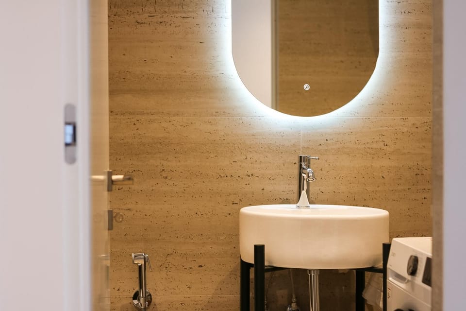 Apartment, 1 Bedroom | Bathroom | Free toiletries, towels, toilet paper
