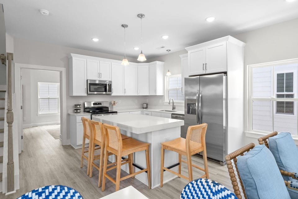 House, Multiple Beds (Blue Horizon-2.5 Blocks to Ocean-Pet ) | Private kitchen