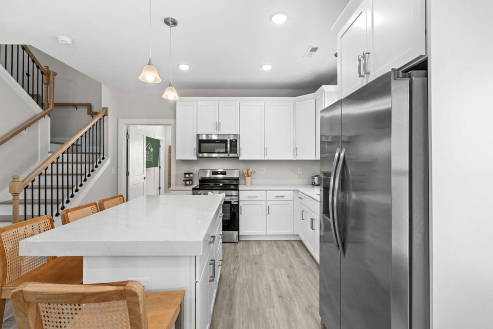 House, Multiple Beds (Blue Horizon-2.5 Blocks to Ocean-Pet ) | Private kitchen