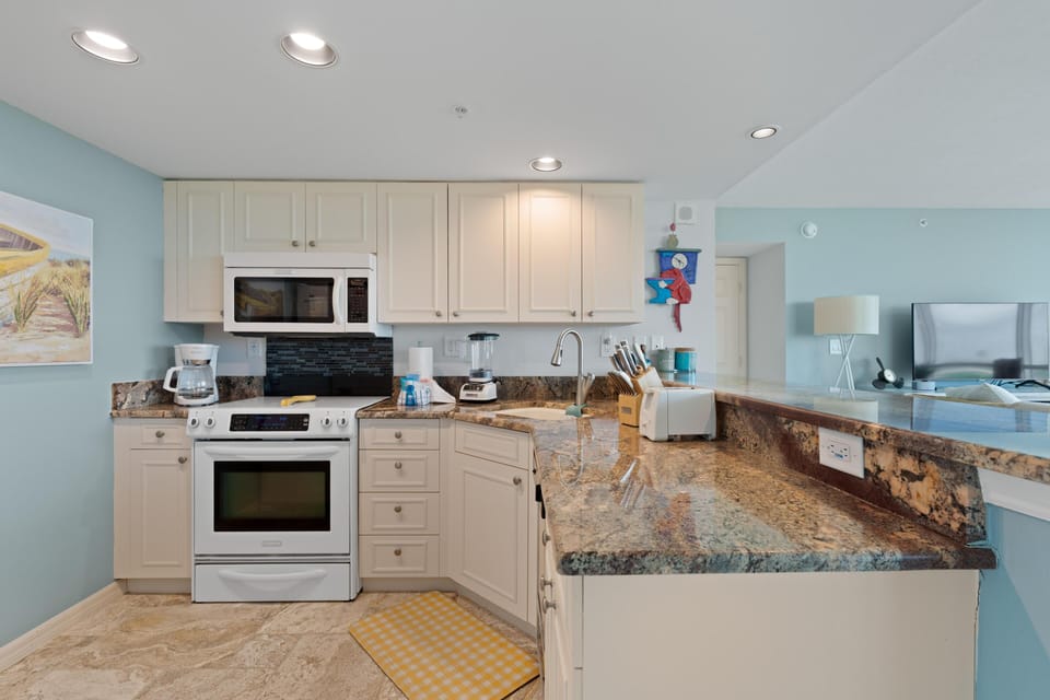 Condo, 1 Queen Bed with Sofa bed (Lovers Key #508) | Private kitchen