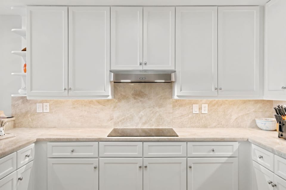 Condo, Multiple Beds (Indigo East 402) | Private kitchen