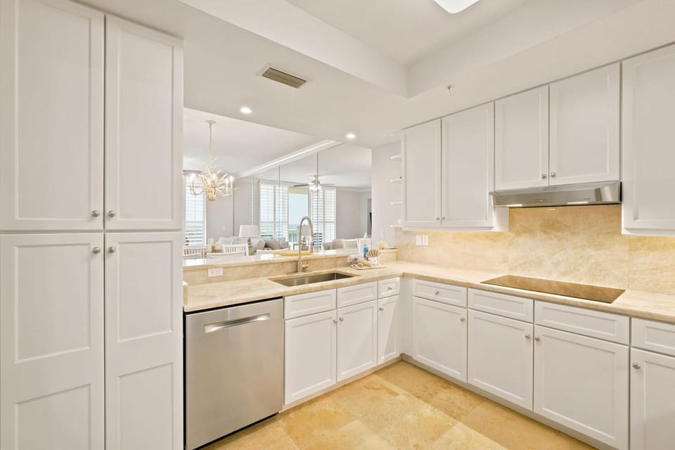 Condo, Multiple Beds (Indigo East 402) | Private kitchen