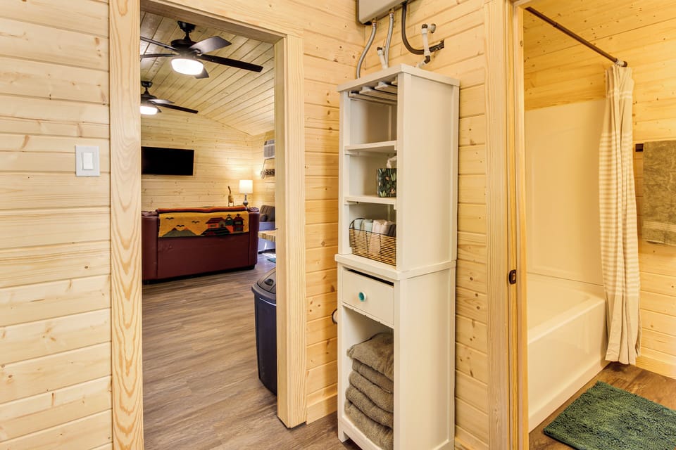House (2 Bedrooms) | Interior