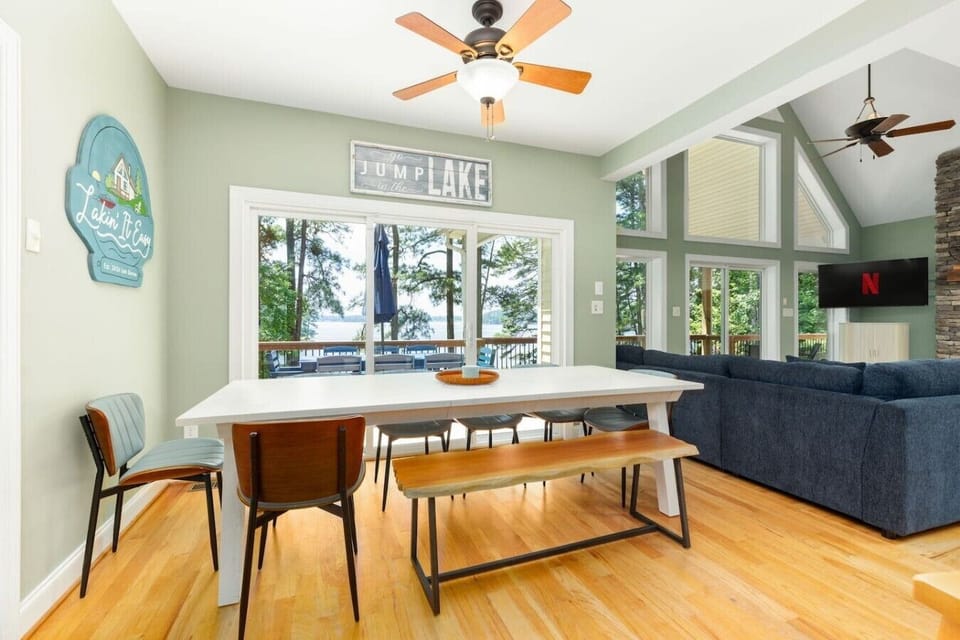 Dining Room Table Sits 8 Overlooking Lake Gaston