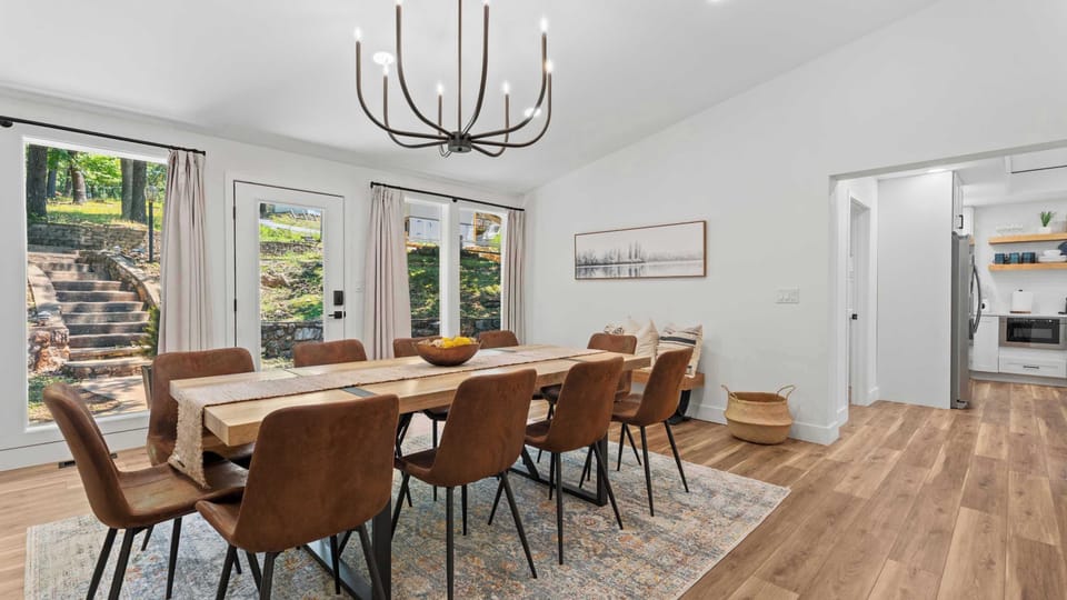 House, Multiple Beds (The Ozark Acre) | Dining