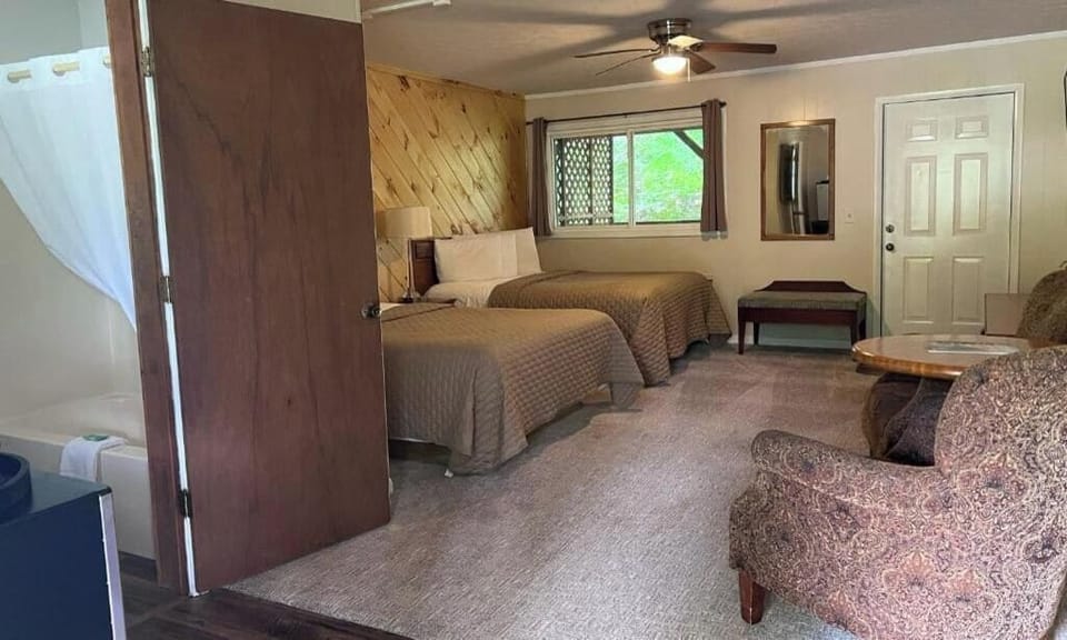 Standard Room, 2 Queen Beds | WiFi (free)