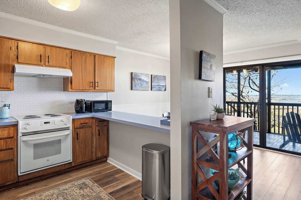 Condo, Multiple Beds (Bayscape at the Beach) | Private kitchen