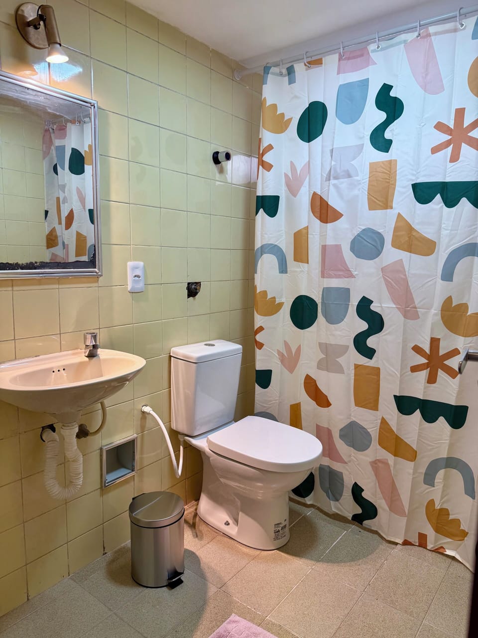 Classic Double Room | Bathroom | Shower, towels, soap, shampoo