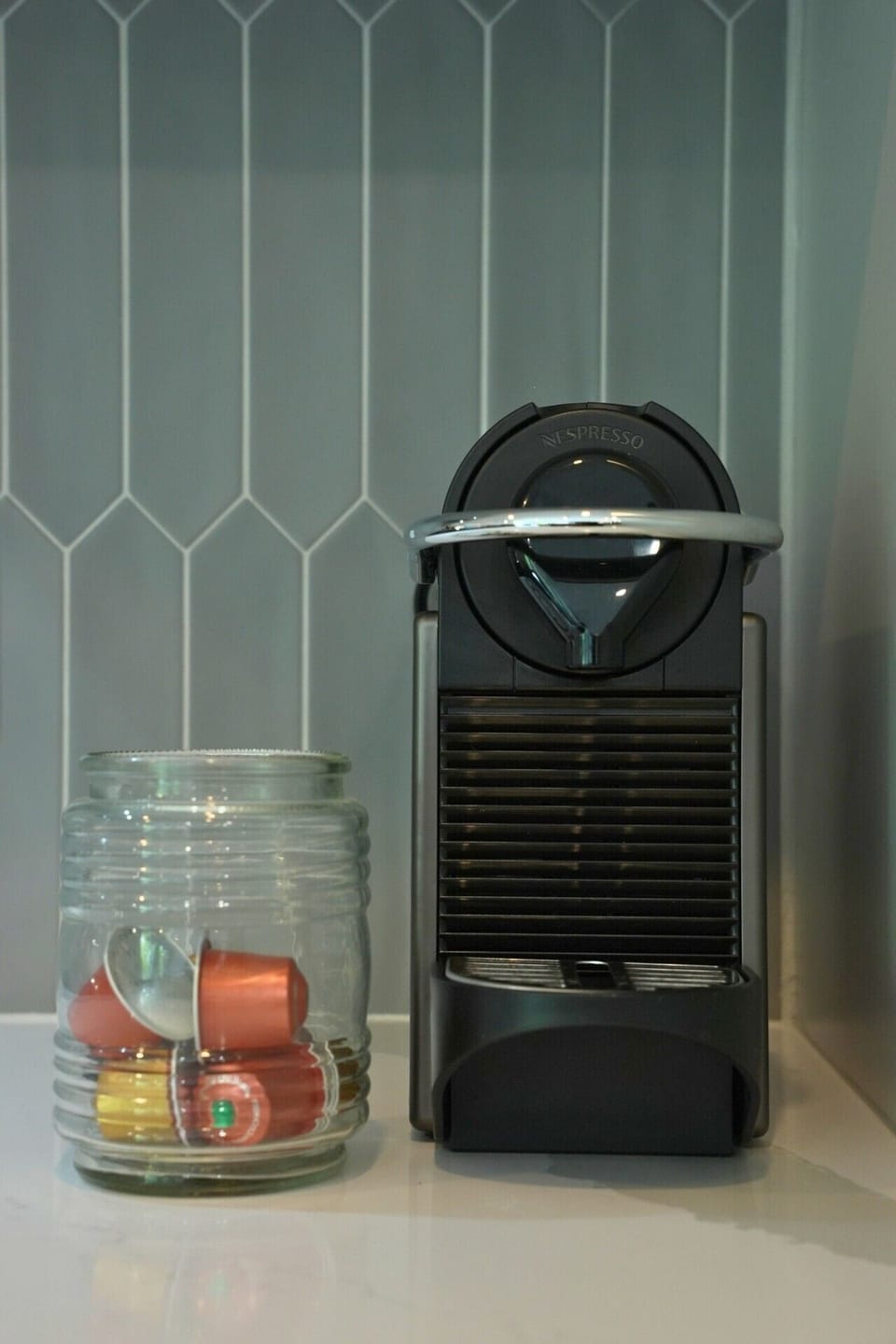 Machine cup Nespresso Original sur place (petites capsules)