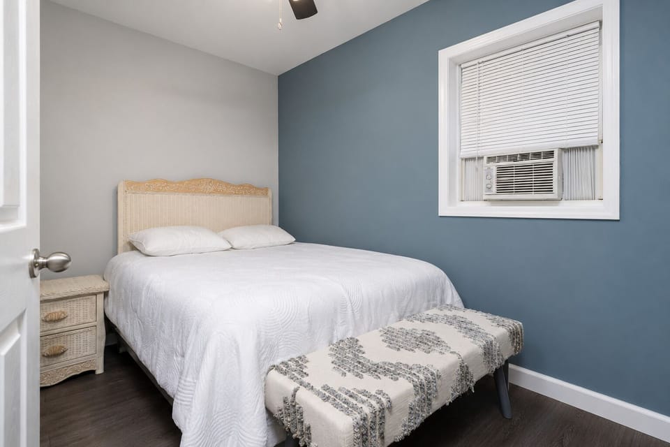️ Drift into comfort on a plush Queen bed after a day of adventure.