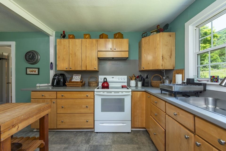 Kitchen | Electric Range | Abundant Counter Space