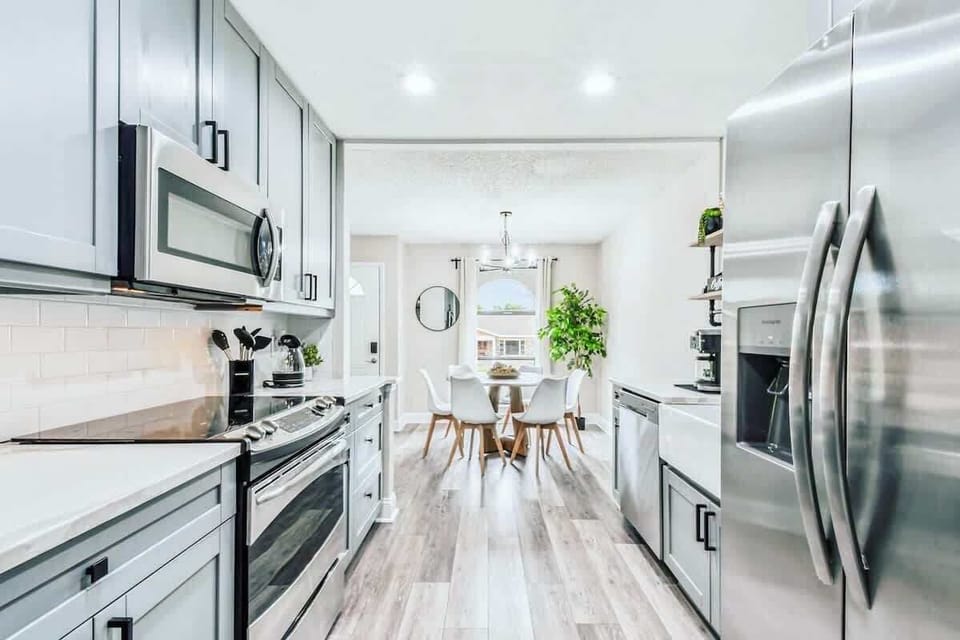 Fully stocked kitchen with relaxing dining area for six people.