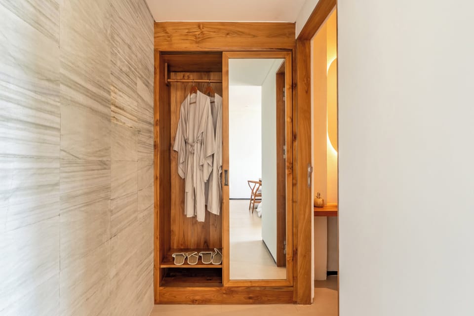 Deluxe Suite, Ocean View | Premium bedding, memory foam beds, minibar, desk