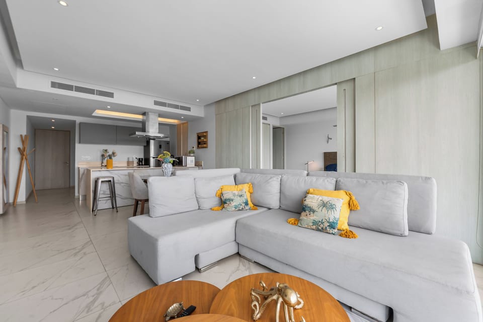 Luxury Apartment, Harbor View | Living area