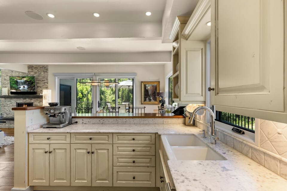 Granite Counters, Farmhouse Sink
