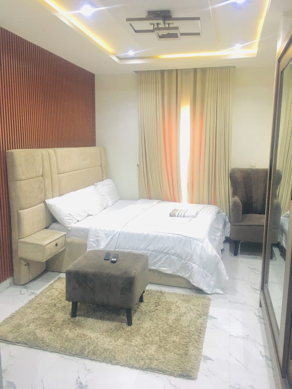In-room safe, desk, laptop workspace, soundproofing