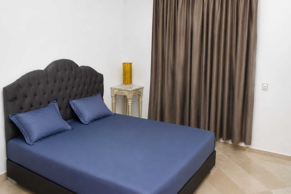 In-room safe, desk, laptop workspace, blackout drapes