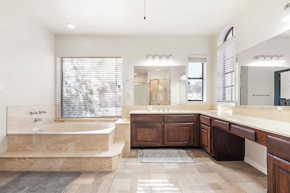 En Suite Bathroom 1 - Tub, Shower & double vanities