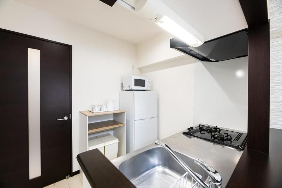 Classic Apartment, Non Smoking (602) | Private kitchen | Fridge, microwave, stovetop, cookware/dishes/utensils