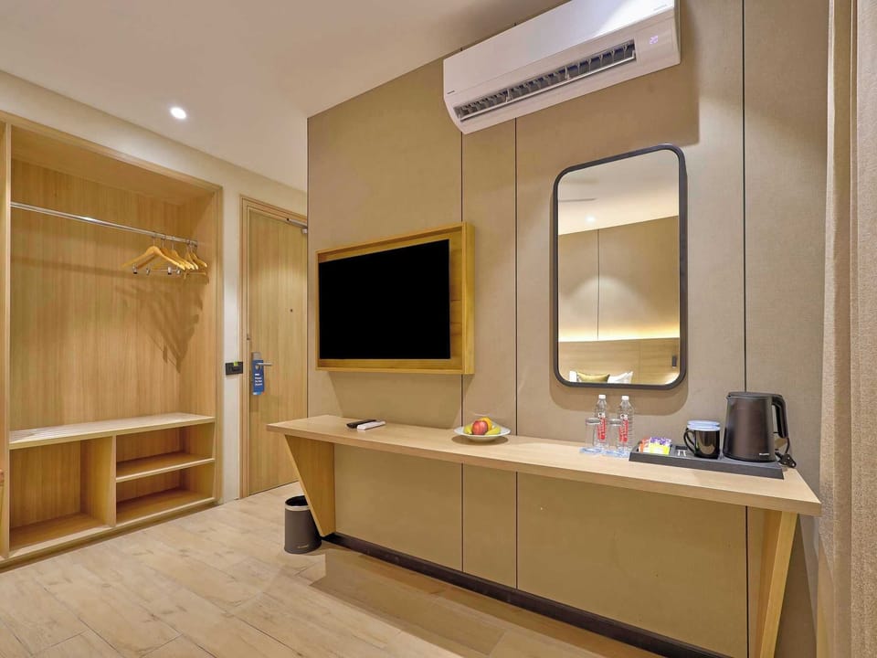 32-inch flat-screen TV with cable channels