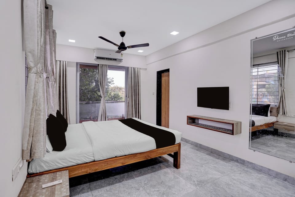 Deluxe Room | Desk, WiFi (free), bed sheets
