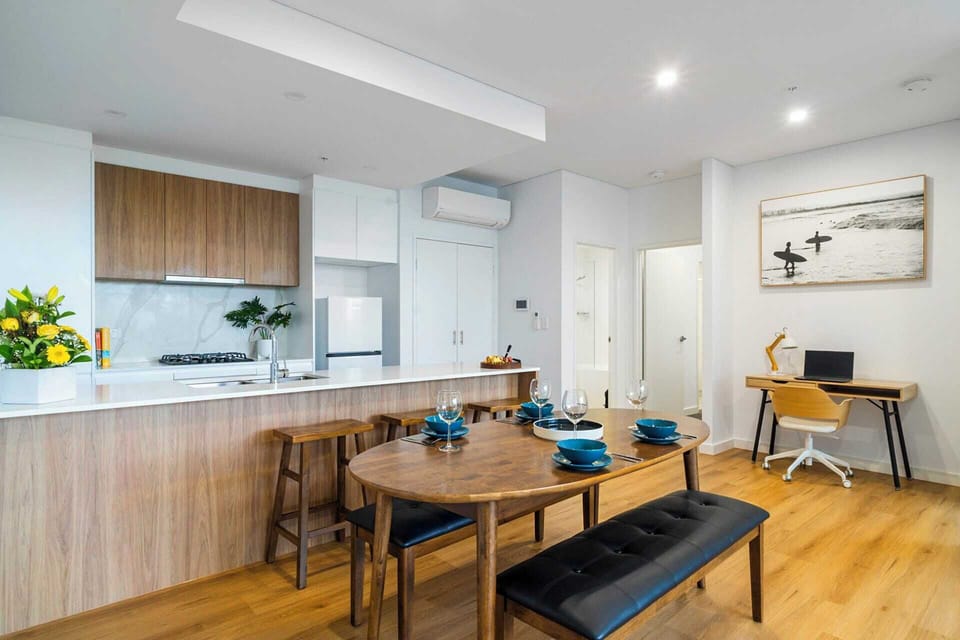 Apartment, 2 Bedrooms, Balcony, City View | Dining room