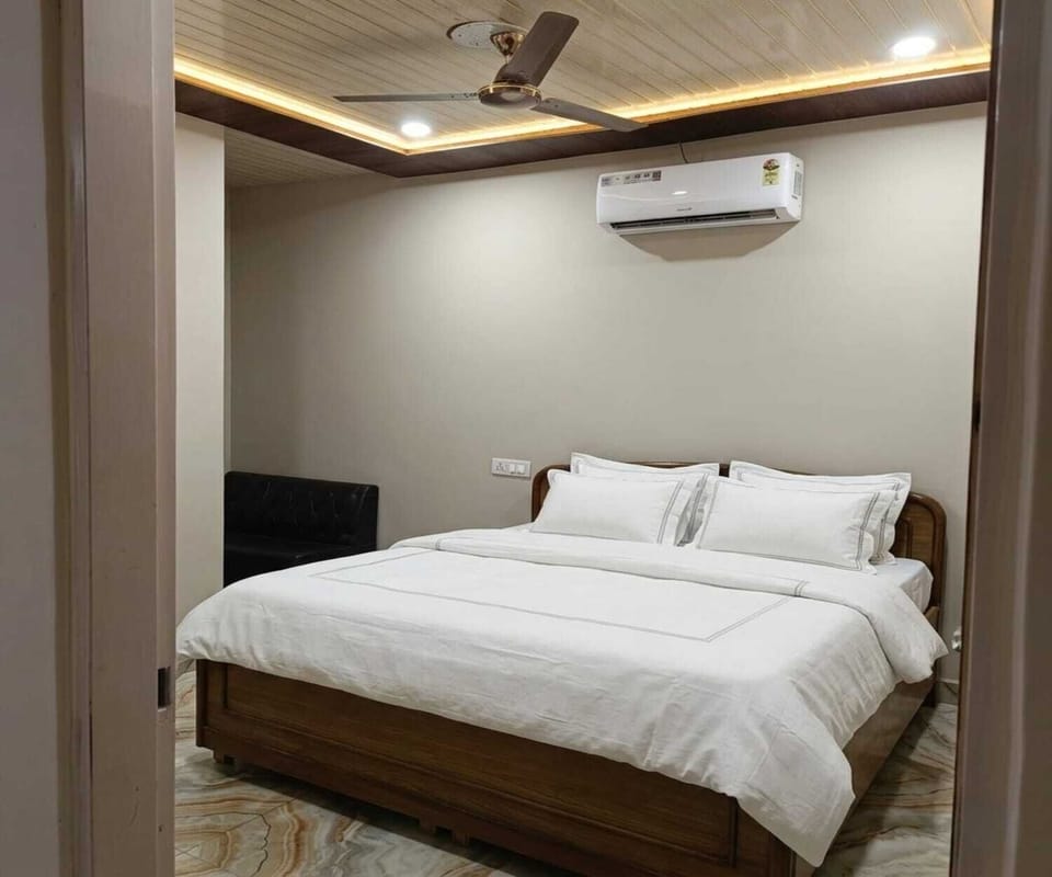 Double Room | Rollaway beds (surcharge), bed sheets