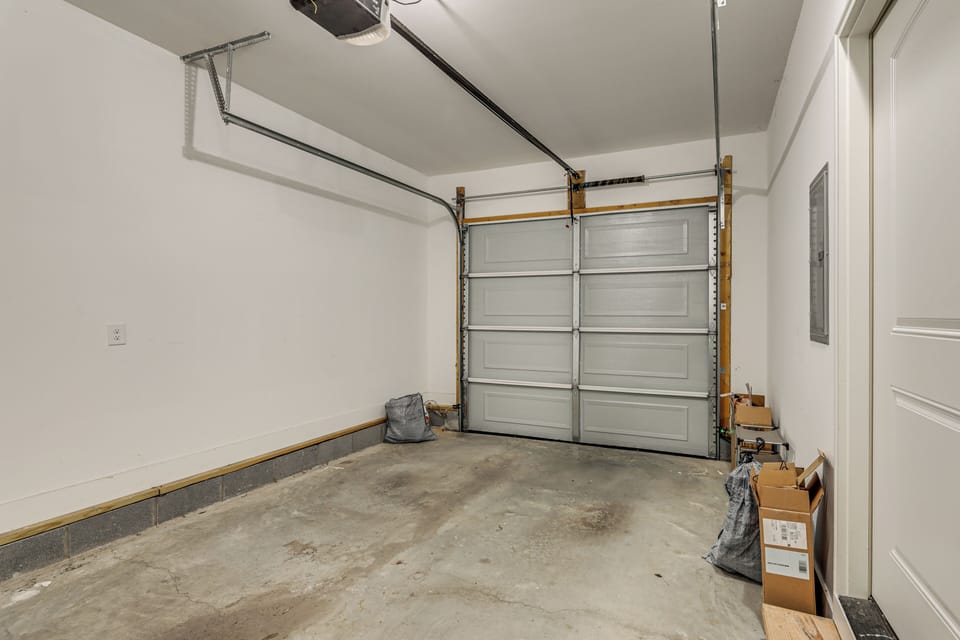 Parking | Garage (1 Vehicle) | Shared Parking Area (1 Vehicle)