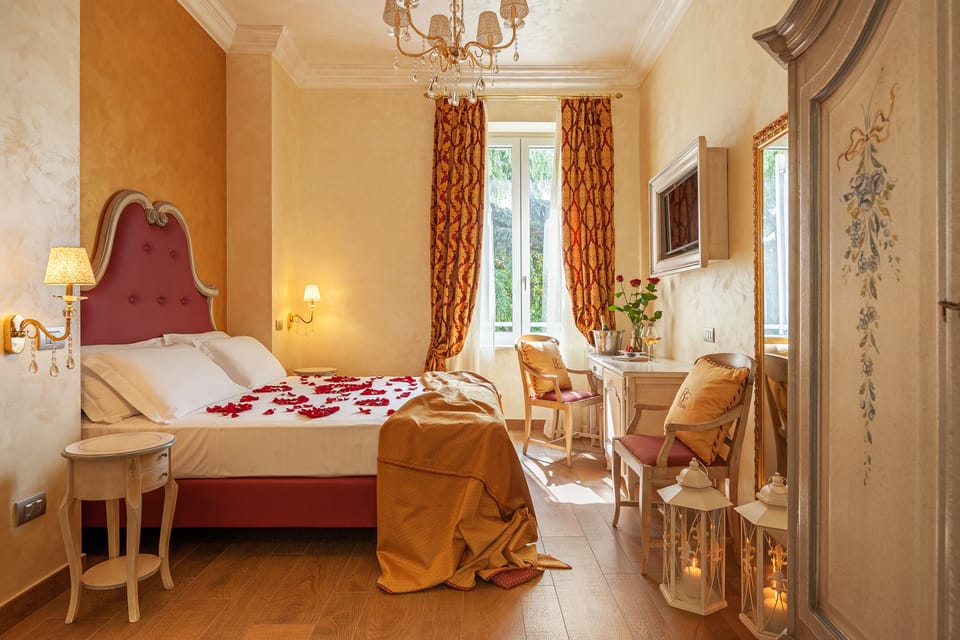 Standard Double or Twin Room | Minibar, in-room safe, individually furnished, desk