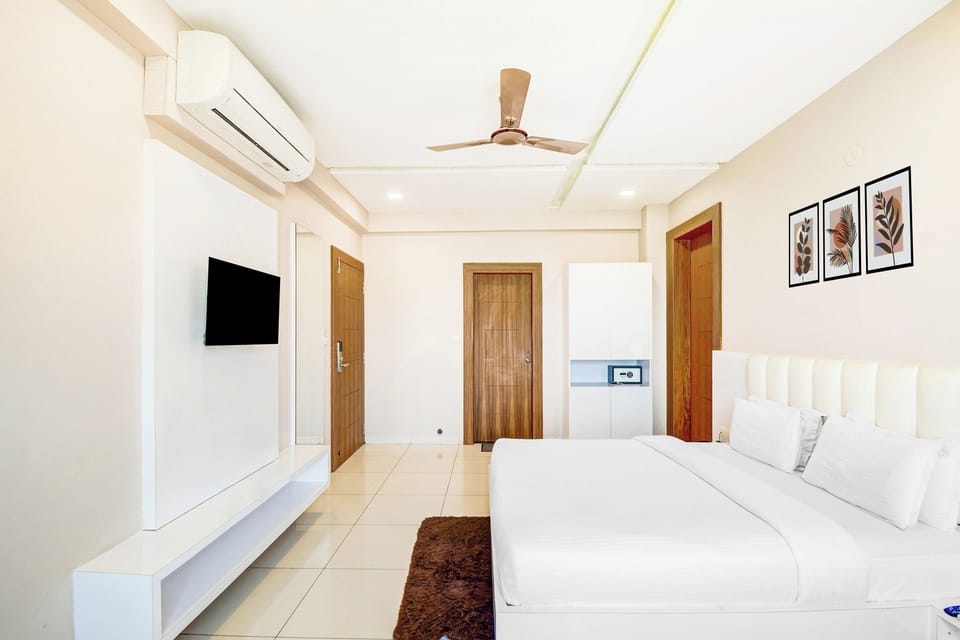 Desk, WiFi (free), bed sheets