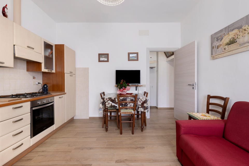 Apartment 'Agriturismo Case Nuove - Geranio' with Shared Pool, Wi-Fi and Air Conditioning Apartment in Tuscany