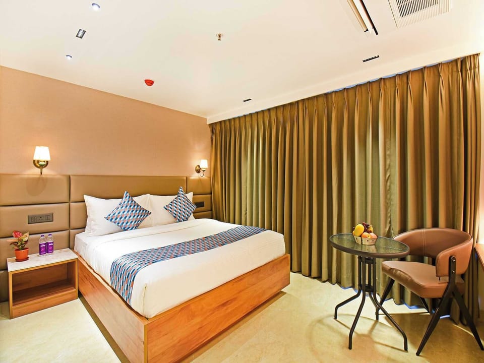 Desk, WiFi (free), bed sheets