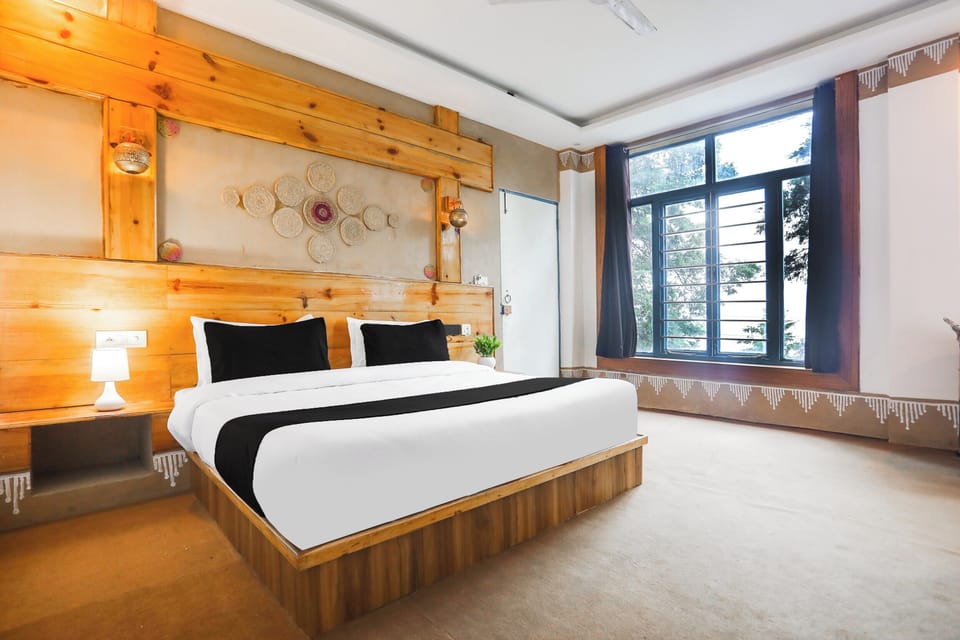 Desk, WiFi (free), bed sheets