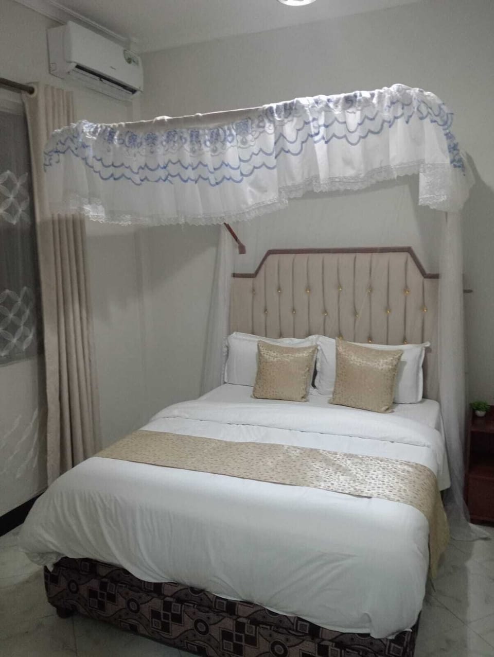 In-room safe, desk, laptop workspace, soundproofing