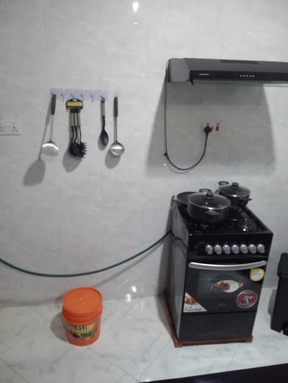 Microwave, oven, dishwasher, cookware/dishes/utensils
