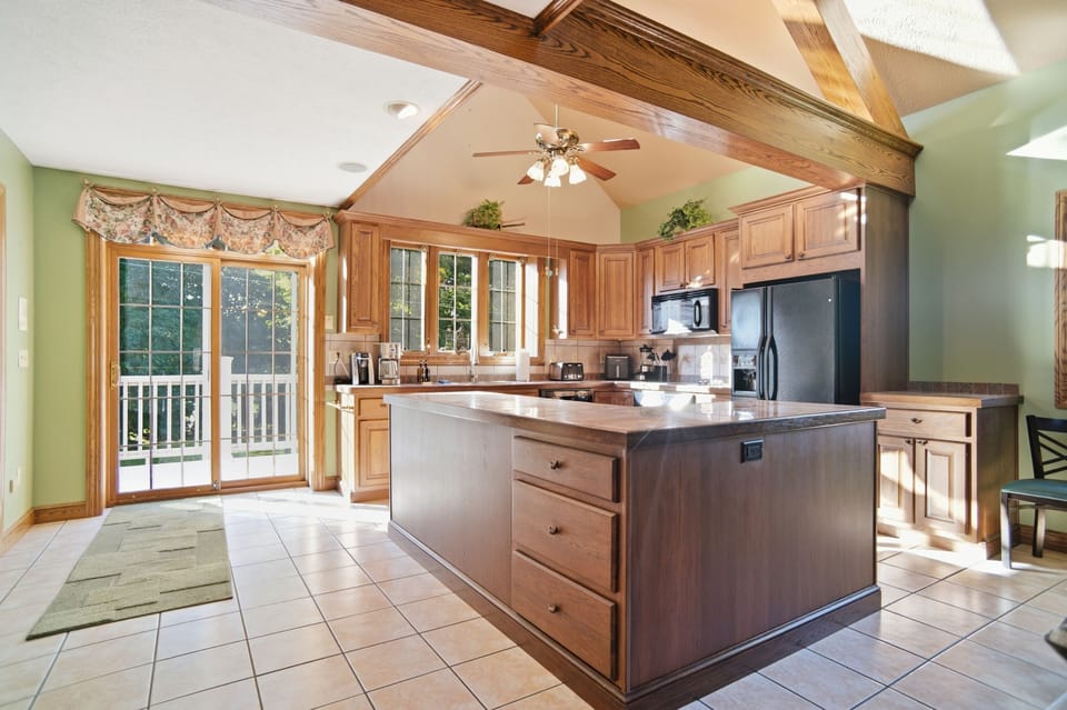 Open kitchen area, plenty of natural light and everything you need to make perfect meals at home.