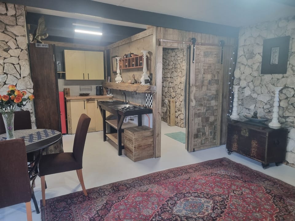 Room, 1 Bedroom, Accessible, Smoking | Living room