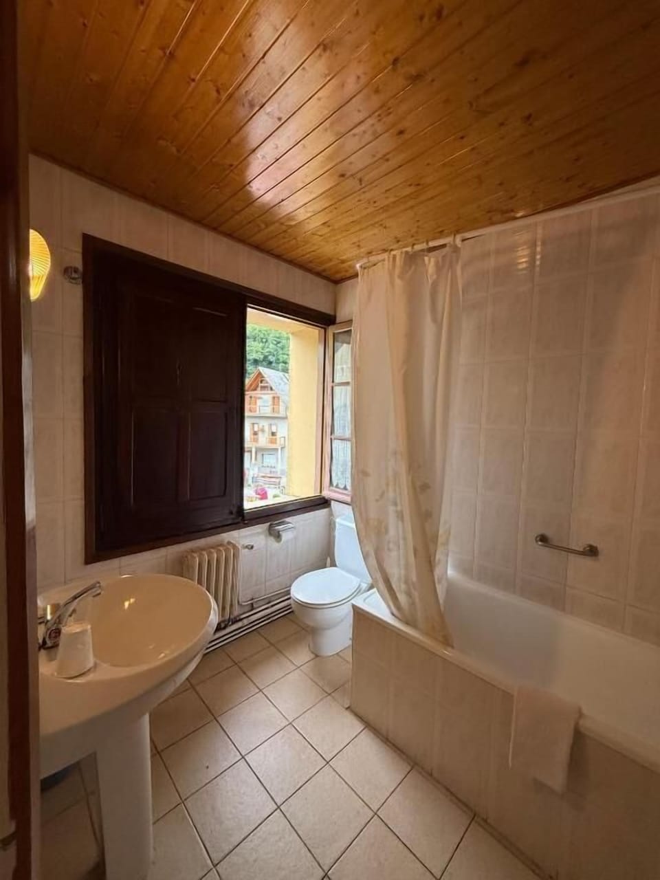 Single Room, River View | Bathroom
