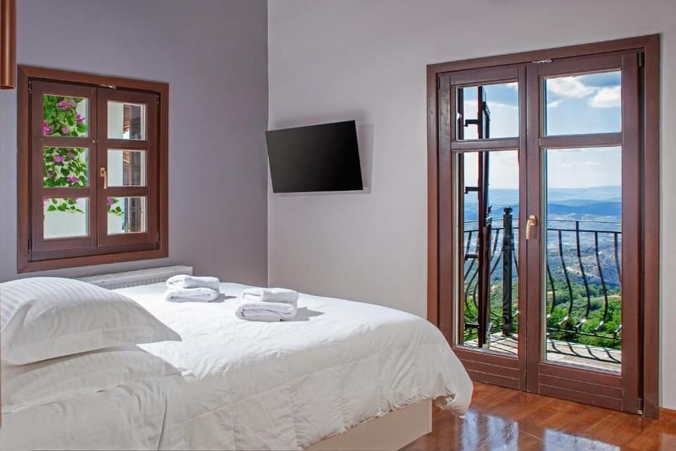 Bright Luxury Bedroom with Private Balcony Access