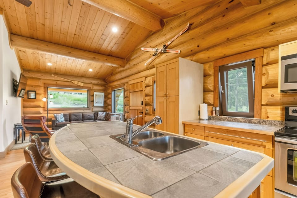 Beautiful Kitchen Island | Watch the Chefs at Work