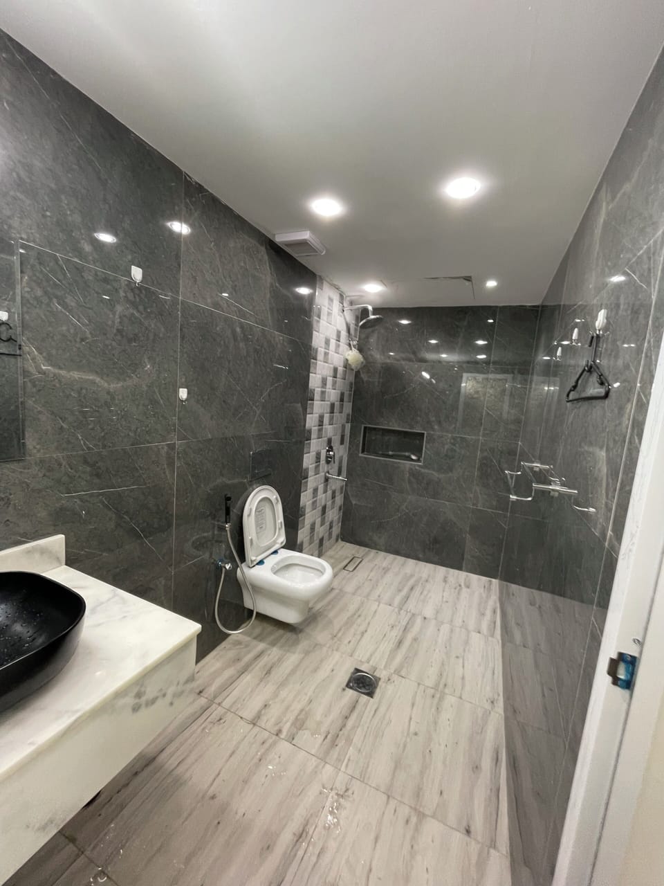 Standard Room, 1 Queen Bed, Private Bathroom | Bathroom | Shower, slippers, towels, soap